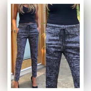 BEVY FLOG shely grey/black python pant size 28. Drawstring waist.